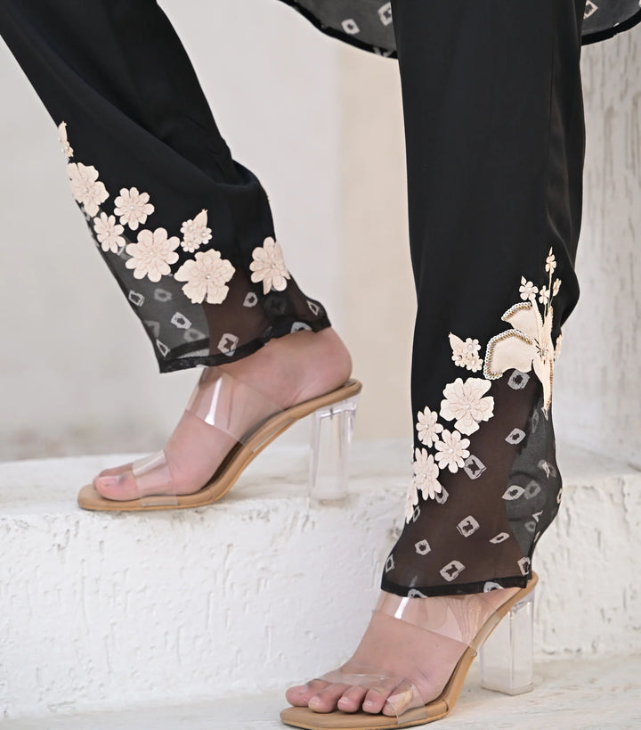 Fléur Noir Bandhani Tunic Set