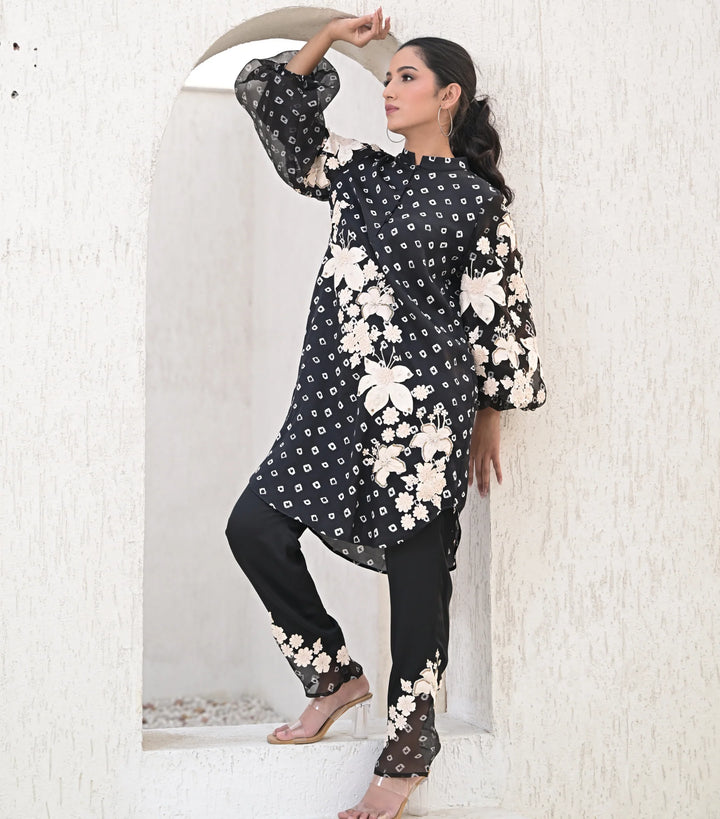 Fléur Noir Bandhani Tunic Set