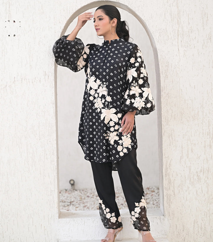 Fléur Noir Bandhani Tunic Set