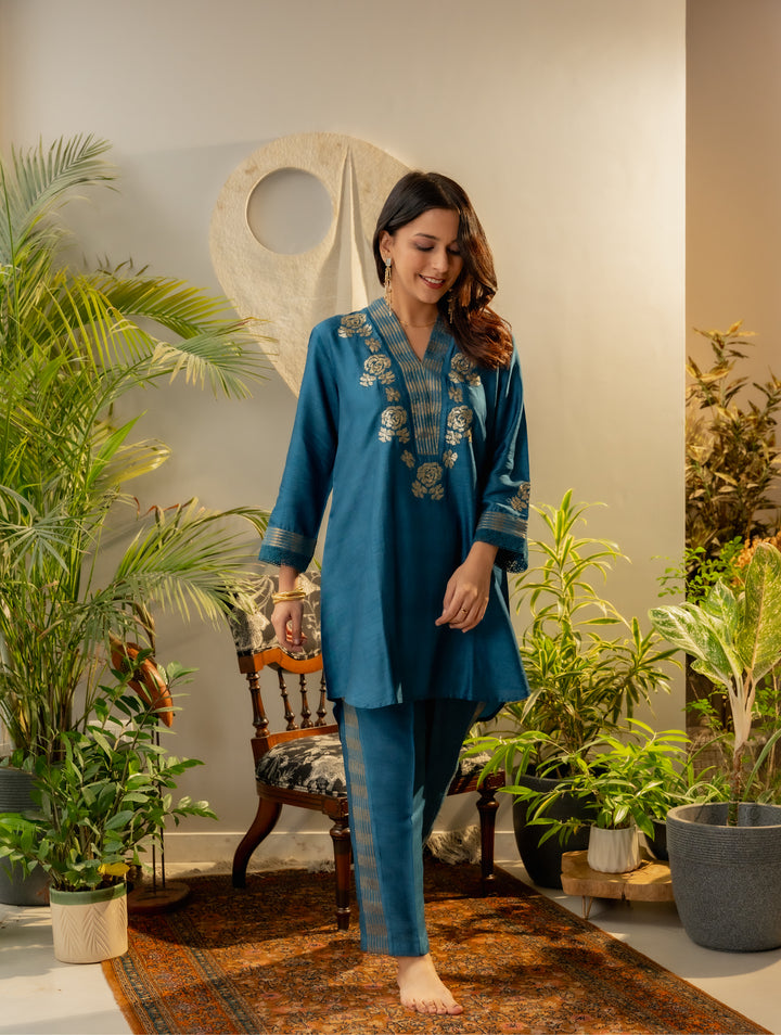 embroidered cerulean blue rounded set