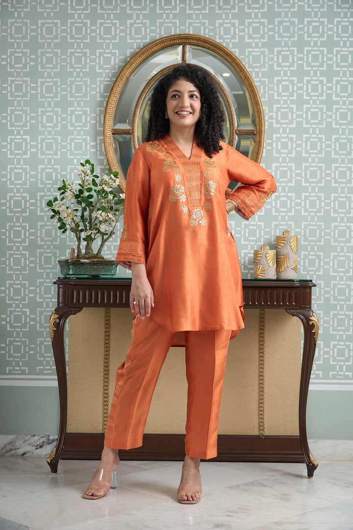 embroidered orange rounded set