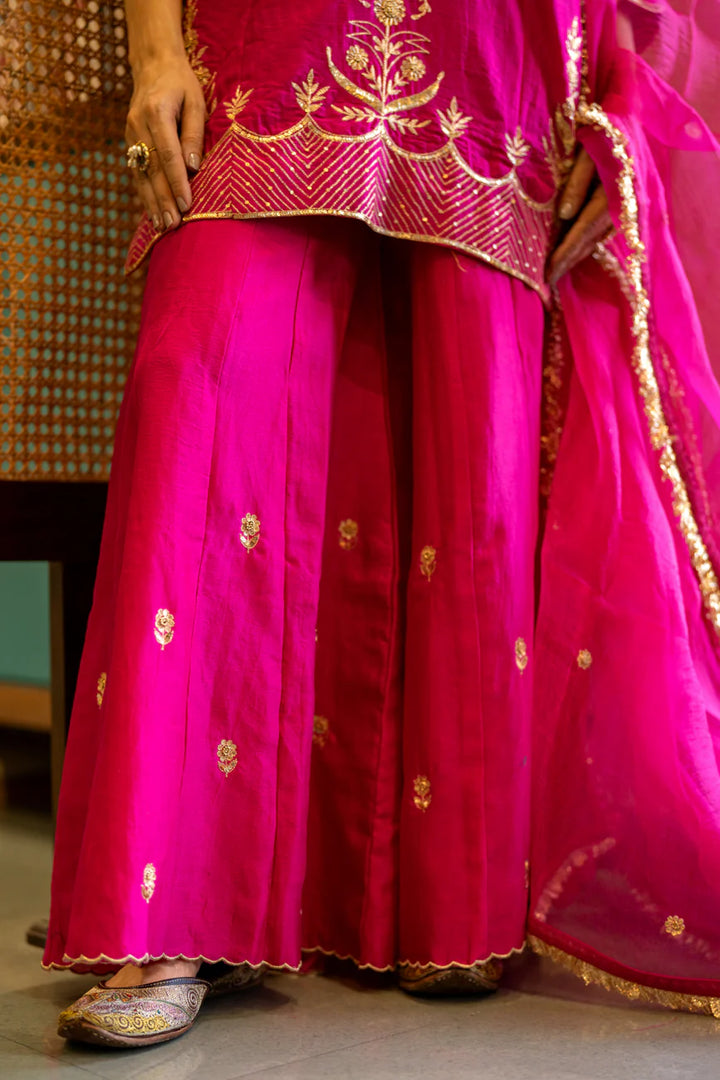 Pink Boota Aari Sharara