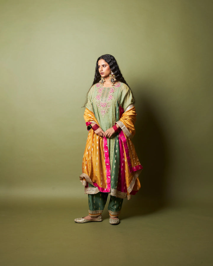 Ratna Pratha embroidered kurta set