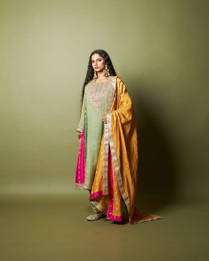 Ratna Pratha embroidered kurta set
