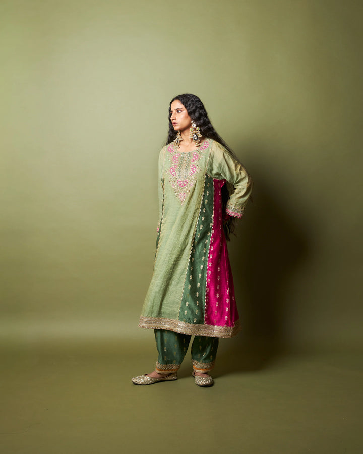 Ratna Pratha embroidered kurta set