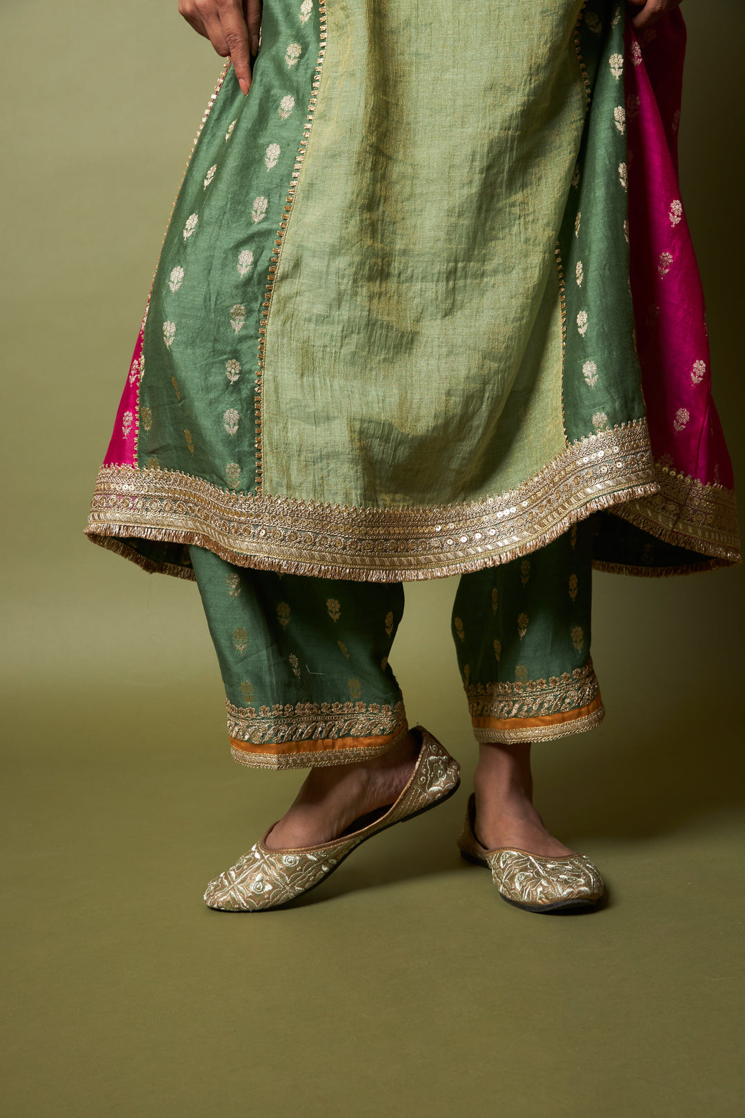 Ratna Pratha embroidered kurta set