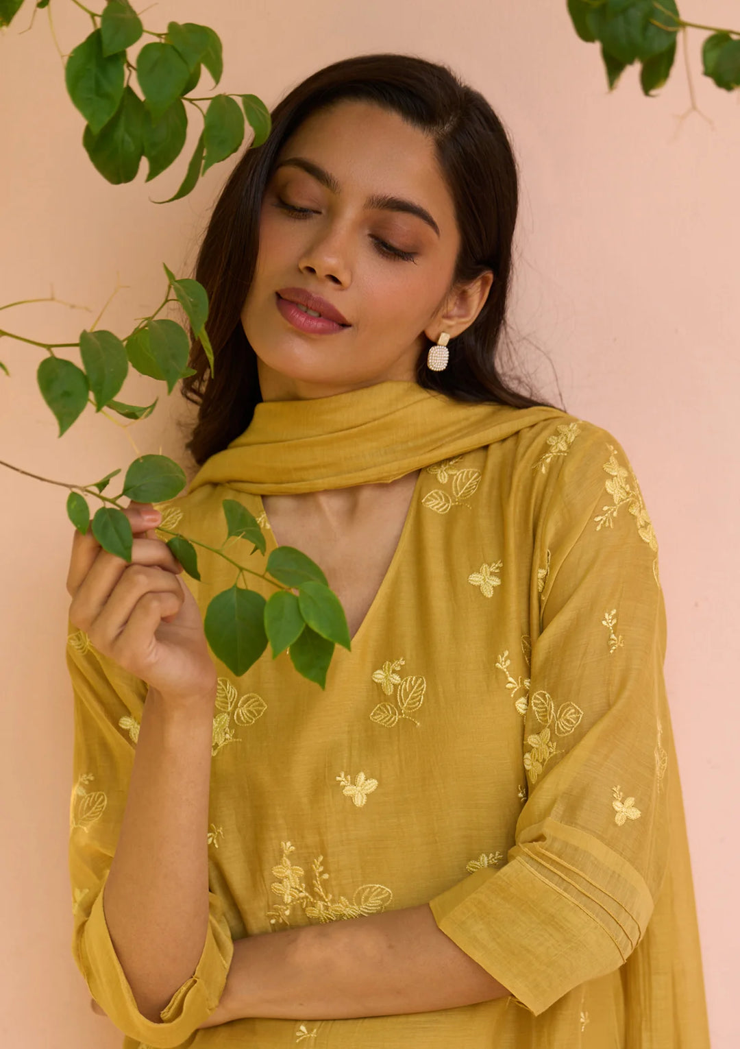 Rue Thread Embroidered Kurta Set