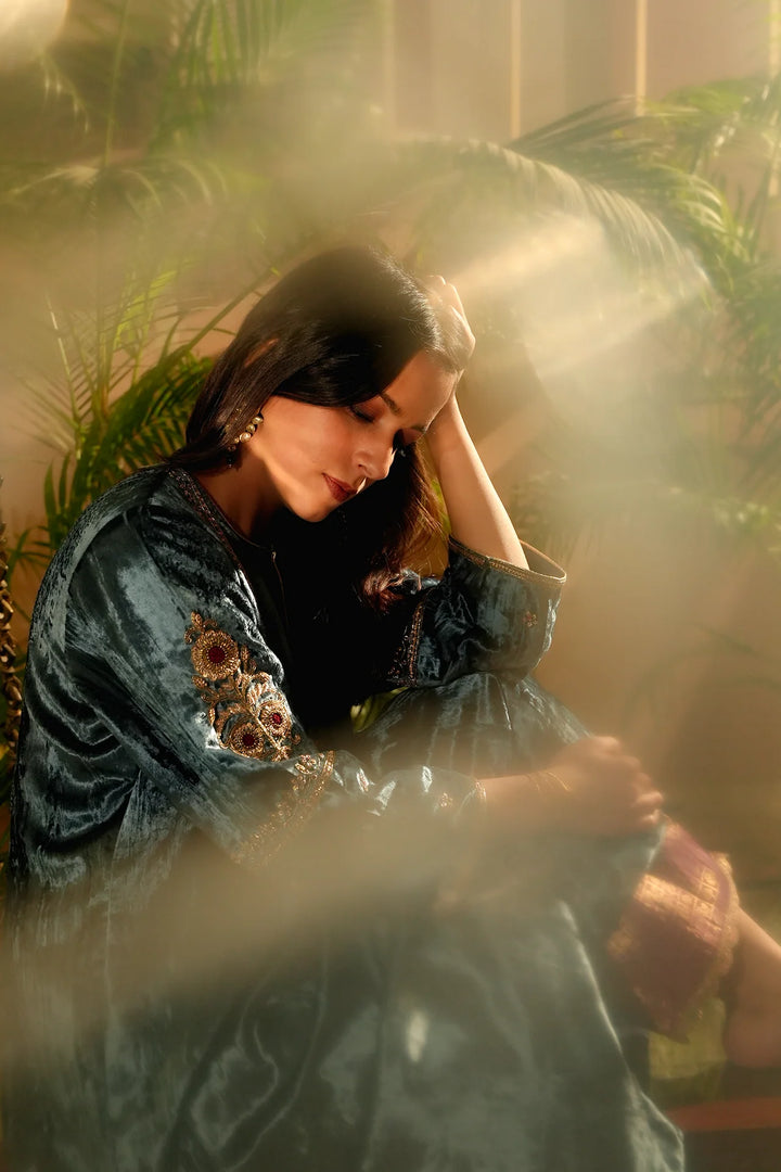 Turq Velvet Hand Embroidered Noor Kurta Set